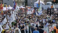 Cori contro i napoletani a Pontida. Fico: “Inaccettabile”. La Lega: “Non ci rappresentano”