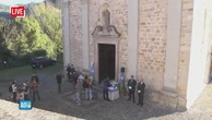 Femminicidi, Bergamo: funerale di Pamela Genini nella chiesa parrocchiale di Strozza. La diretta
