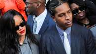 Il rapper A$AP Rocky assolto dalle accuse di aver sparato a un amico, l’abbraccio con Rihanna