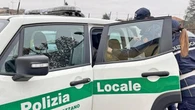 Rozzano, escono dal discount con un televisore sottobraccio senza pagarlo: un arresto