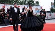 “Joker”: Lady Gaga regina del red carpet, con il futuro marito. Tutti i look promossi e bocciati