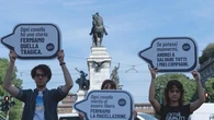 "Io sul piedistallo, gli altri al macello": il flash mob che dà 'voce' ai cavalli dei monumenti