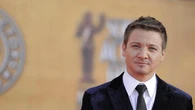 Jeremy Renner, la regista cinese Yi Zhou lo accusa di minacce e molestie sessuali