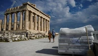 “Scempio all’Acropoli”. Una strada di cemento divide la Grecia