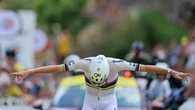 Tour, Pogacar domina la tappa del Tourmalet, dà 2 minuti e 38” a Vingegaard e torna in giallo