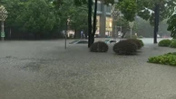 L'uragano Podul devasta il sud della Cina: auto inghiottite dall'acqua