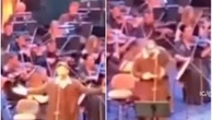 Varsavia, cantante israeliano imbrattato di vernice durante un concerto