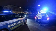 Donna di 42 anni travolta e uccisa da un’auto nella notte: il conducente è in fuga