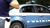 Busto Arsizio, uccide a coltellate il titolare di una cartoleria di lusso e scappa: omicida in fuga