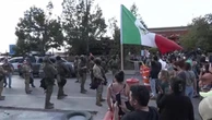 Chicago, l'ICE in azione contro i migranti: tafferugli e proteste in strada