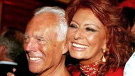 Da Cate Blanchett a Sophia Loren, le icone e le star accanto a Giorgio Armani: il videotributo