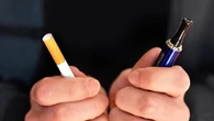 Francia, la guerra al fumo si sposta sulle sigarette elettroniche: è allarme metatina nello “svapo”