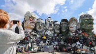 Un scultura fatta con scarti elettronici accoglie i leader del G7 in Cornovaglia