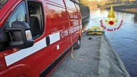 Parabiago, cade nel canale Villoresi mentre passeggia con la moglie: salvato da un passante