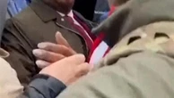 Protesta davanti a un centro migranti: l'arresto del sindaco di Newark che corre come governatore