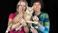 Fotoritratti di famiglia con cani e gatti: "Per andare oltre i vincoli di sangue e specie"