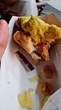 "Abbiamo trovato una lametta dentro l’hot dog", la denuncia di una cliente a New York