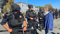 California: manifestanti contro l'arrivo degli agenti federali, interviene la polizia antisommossa