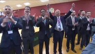 UK, il partito di Farage ottiene un altro seggio parlamentar: l'esultanza per la vittoria a Runcorn