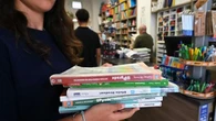 Valditara: “Introdurre credito imposta per libri di testo”. E riparte lo ‘zaino sospeso’