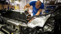 Si ferma la caduta della produzione industriale: primo rialzo ad aprile dopo 26 mesi