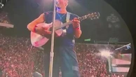 Caso kisscam Coldplay, Chris Martin: "Accendiamo le telecamere, qualcuno ha bisogno del trucco?"