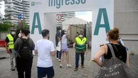 Coronavirus in Lombardia, arrivano gli sms a chi dovrà cambiare seconda dose per il caso AstraZeneca
