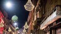 Milano, sfere e lampadari di luce per la seconda strada più lussuosa al mondo: stasera Montenapoleone si accende per il Natale