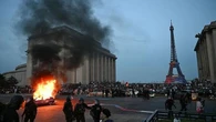 Guerriglia dopo la vittoria del Psg in Champions, 45 arresti a Parigi. Ferito un poliziotto