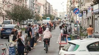 La ciclabile umana in viale Monza: 250 cittadini a difesa della pista ciclabile