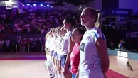 Un gatto fa irruzione sul parquet prima di Italia-Slovacchia dei Mondiali femminili di volley