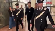 Studente accoltellato a Milano, Davide Cavallo arriva in tribunale con le stampelle