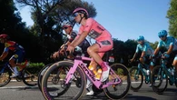 Giro, il trionfo di Simon Yates. E a Roma vince il suo compagno di squadra Olav Kooij