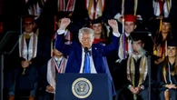 Trump agli studenti: “I magnati di Internet ora mi stanno baciando il culo”. La nuova frase shock