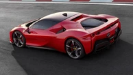 In pista con la SF90, la Ferrari ibrida da 1000 Cv