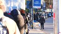 Natale a Milano, l'interminabile fila per il cibo da Pane Quotidiano: 