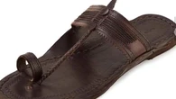 Il “sandal scandal” di Prada sui Kholapuri e l’accusa di furto culturale