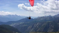Cade con il parapendio durante l’atterraggio, grave un uomo nel Bresciano