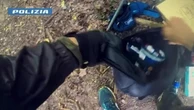 Blitz della polizia dei boschi dello spaccio nel Comasco, tre arrestati: l'inseguimento fino al covo