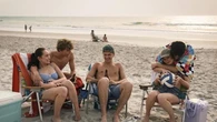 Serie tv tra spiaggia e piscina: “L’estate nei tuoi occhi” e “Soleil noir” tra i titoli di luglio