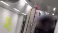 Modella aggredita sul treno con insulti, calci e pugni: il video girato col telefonino