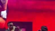 Ritorno a sorpresa di Marracash ed Elodie: cantano insieme al concerto del rapper. Poi l'abbraccio