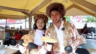 Pane Festival gastronomico di Yiwu: i cugini che in 3 giorni hanno venduto 10.000 naan