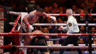 Usyk capolavoro alle Piramidi di Giza: sembra spacciato, poi vince per kot con Verhoeven