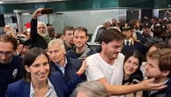Sumud Flotilla, il rientro a Malpensa di Paolo Romano consigliere Pd. Ad attenderlo anche Schlein