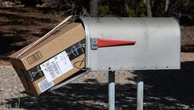 I numeri della lotta senza quartiere di Amazon contro truffatori, bot e reti criminali