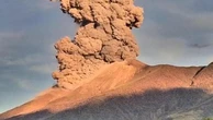 Filippine, il vulcano Kanlaon erutta all'alba: cielo di fuoco e cenere, nube alta 4 km