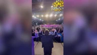 Buenos Aires. Milei dirige i fan che cantano: "Io sono il leone, posso mangiarmi tutta la casta"