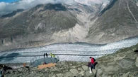 Alpi, il grido d’allarme dei ghiacciai morenti. “Cresce il rischio per gli alpinisti”