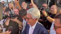 D'Alema alla festa dell'Unità scherza con Schlein: 